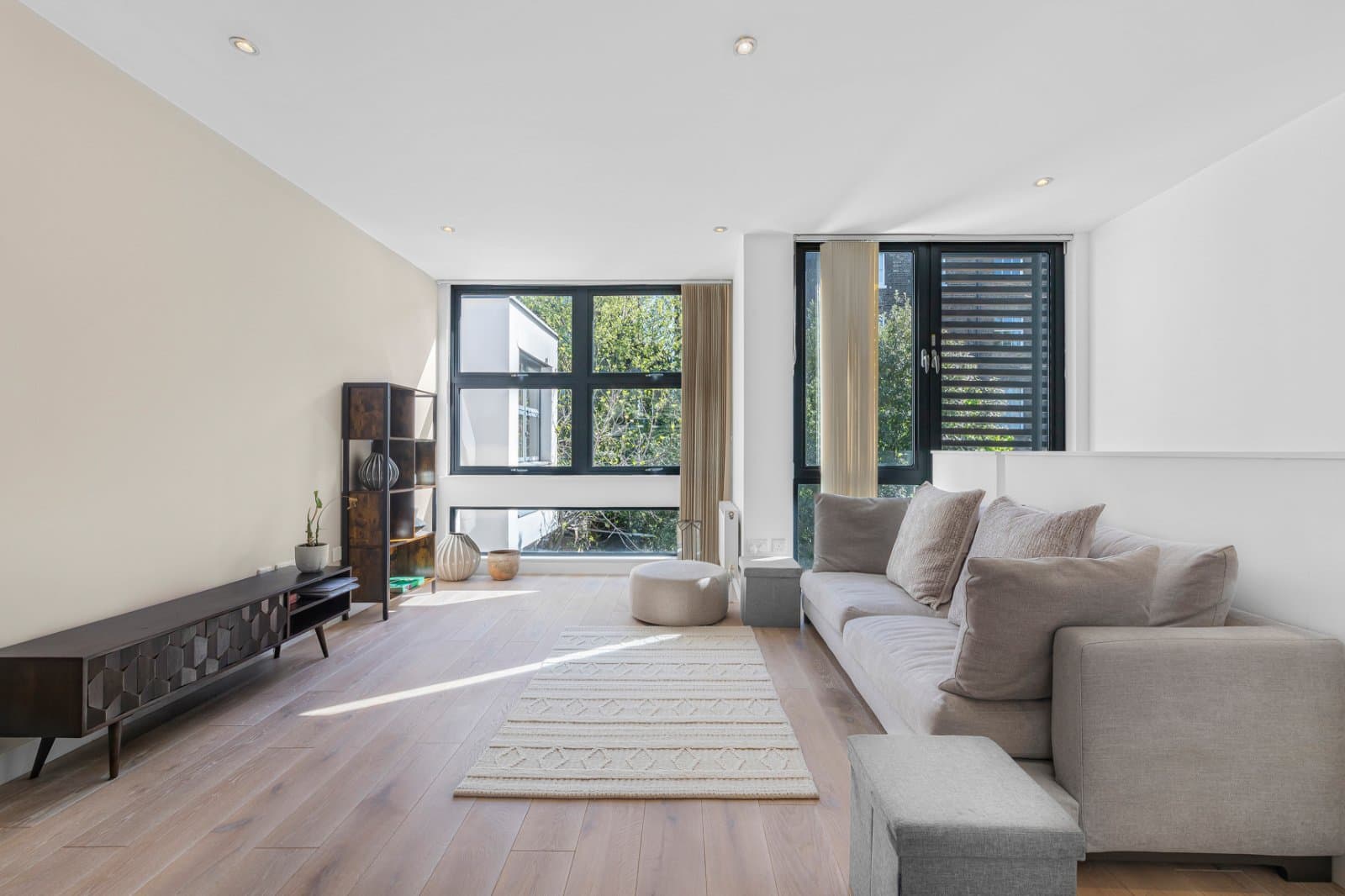 Ingle Mews, London, EC1R 1XG