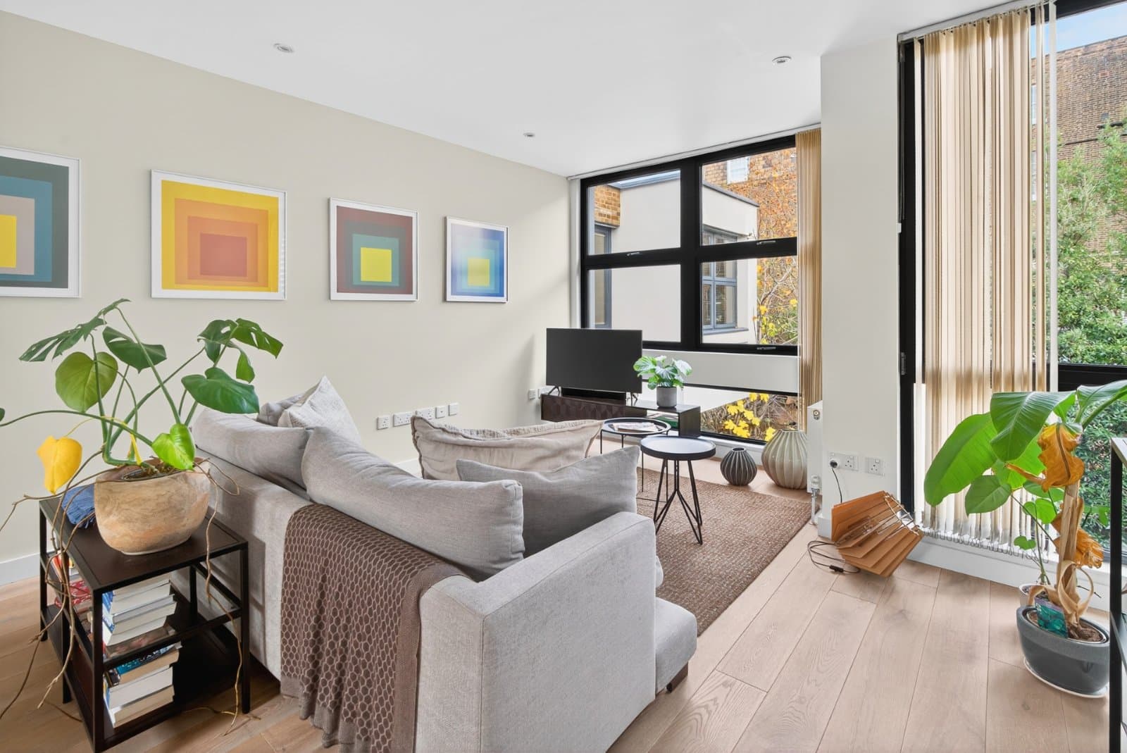 Ingle Mews, London, EC1R 1XG