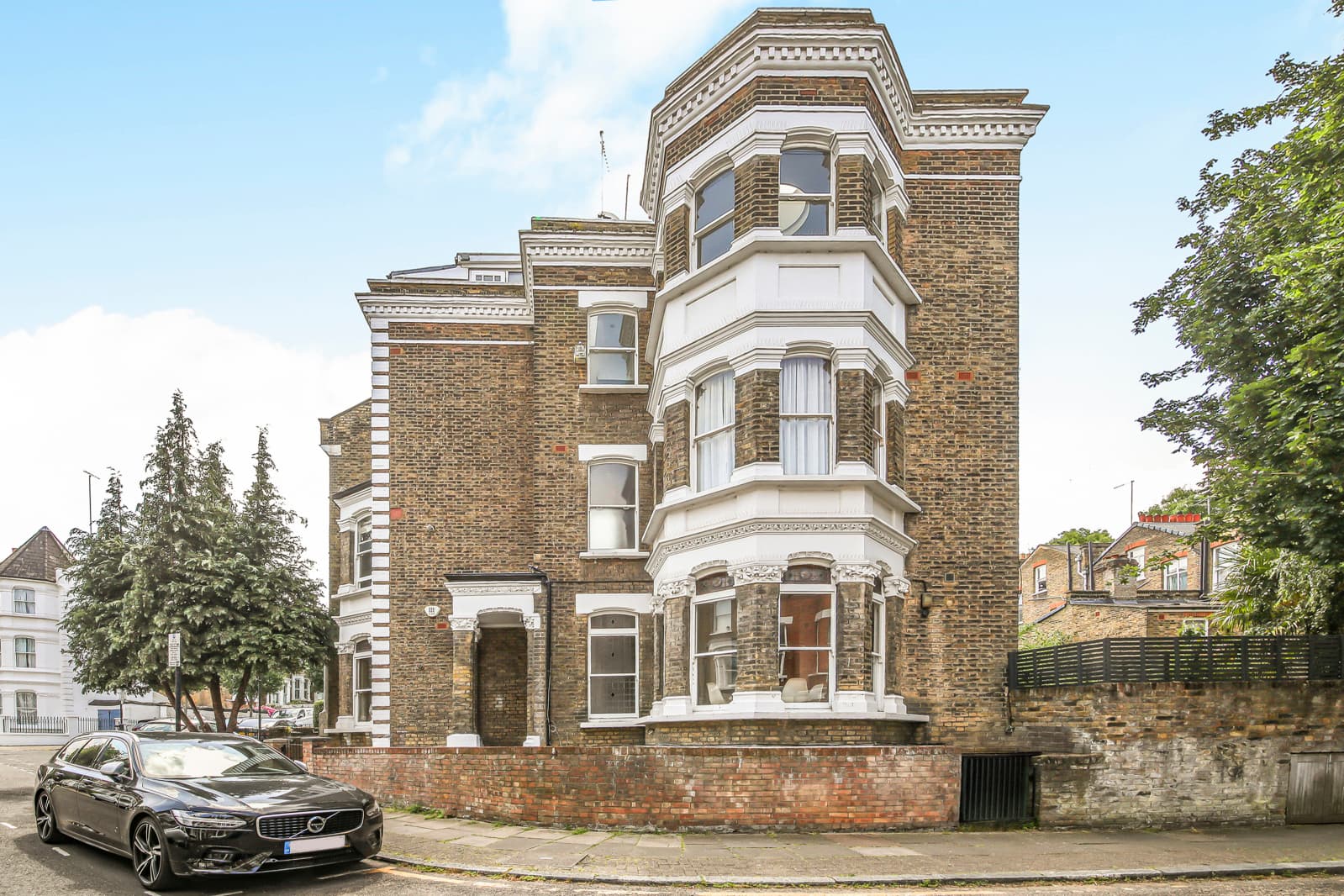 Aubert Road, Highbury, London, N5 1TX