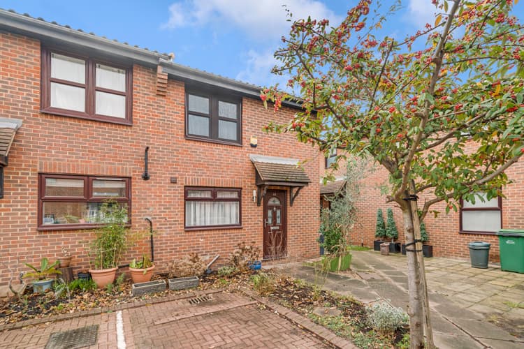 Weavers Way, London, NW1 0XE