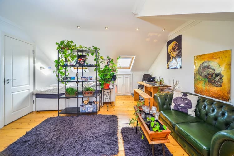 Gillespie Road, Highbury, London, N5 1LN